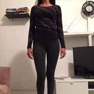 Black sweater with pink‎ star design